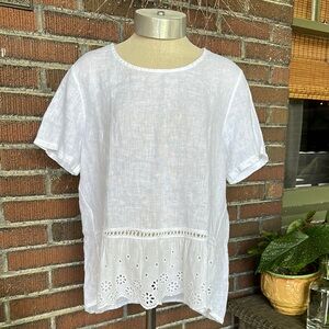 Terzo Millennio white linen short sleeve top w/bottom cotton eyelet ruffle. Sz M